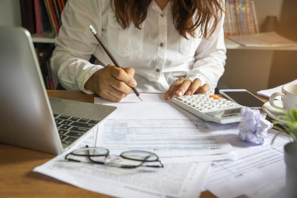 Tax Deadlines by Country: Guide for US Expats